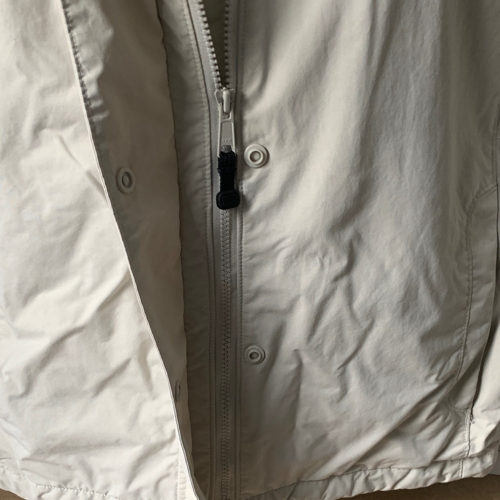 Sorel woman’s Blue and Cream Raincoat - Picture 4 of 14